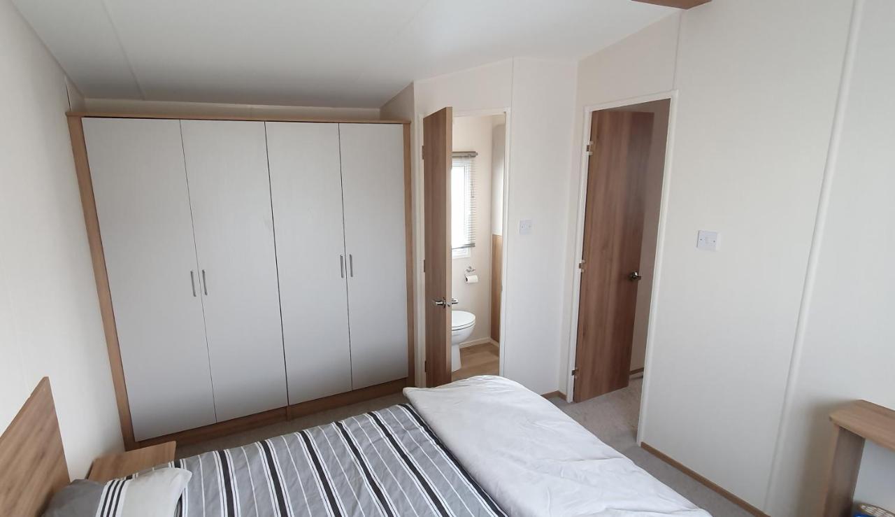 The Burrows Holiday Caravan, Seal Bay Selsey Exteriör bild