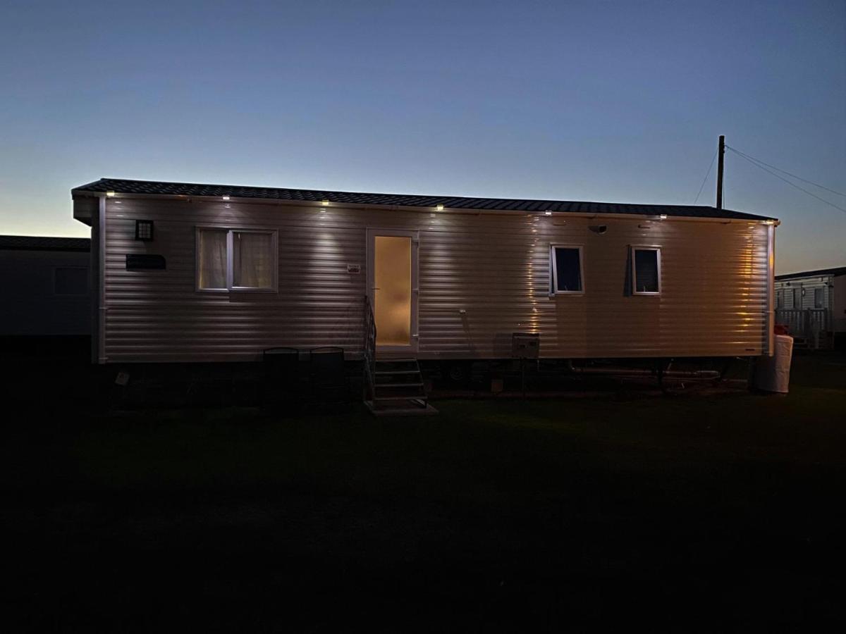 The Burrows Holiday Caravan, Seal Bay Selsey Exteriör bild