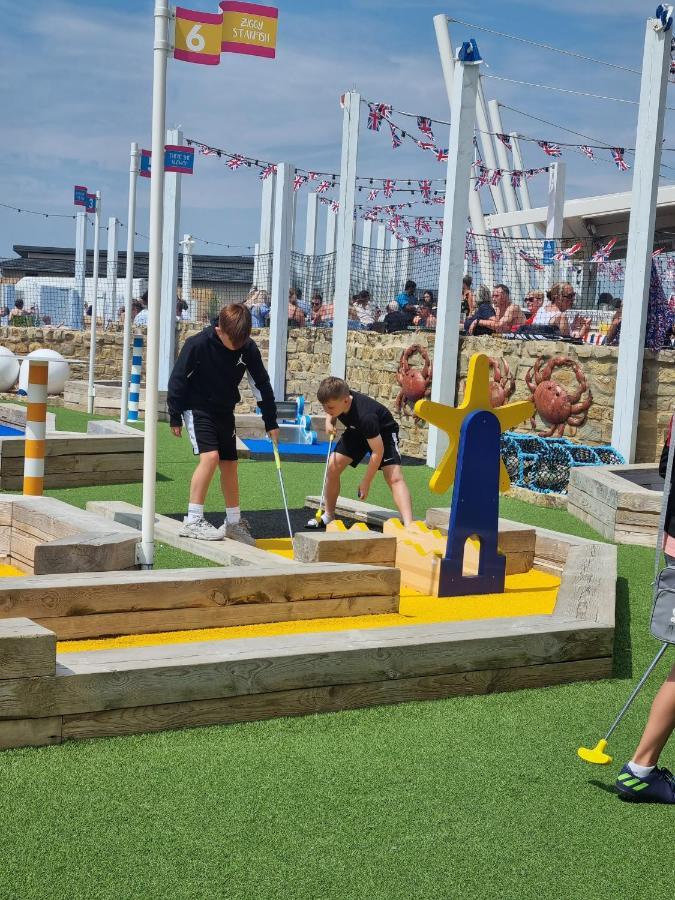The Burrows Holiday Caravan, Seal Bay Selsey Exteriör bild