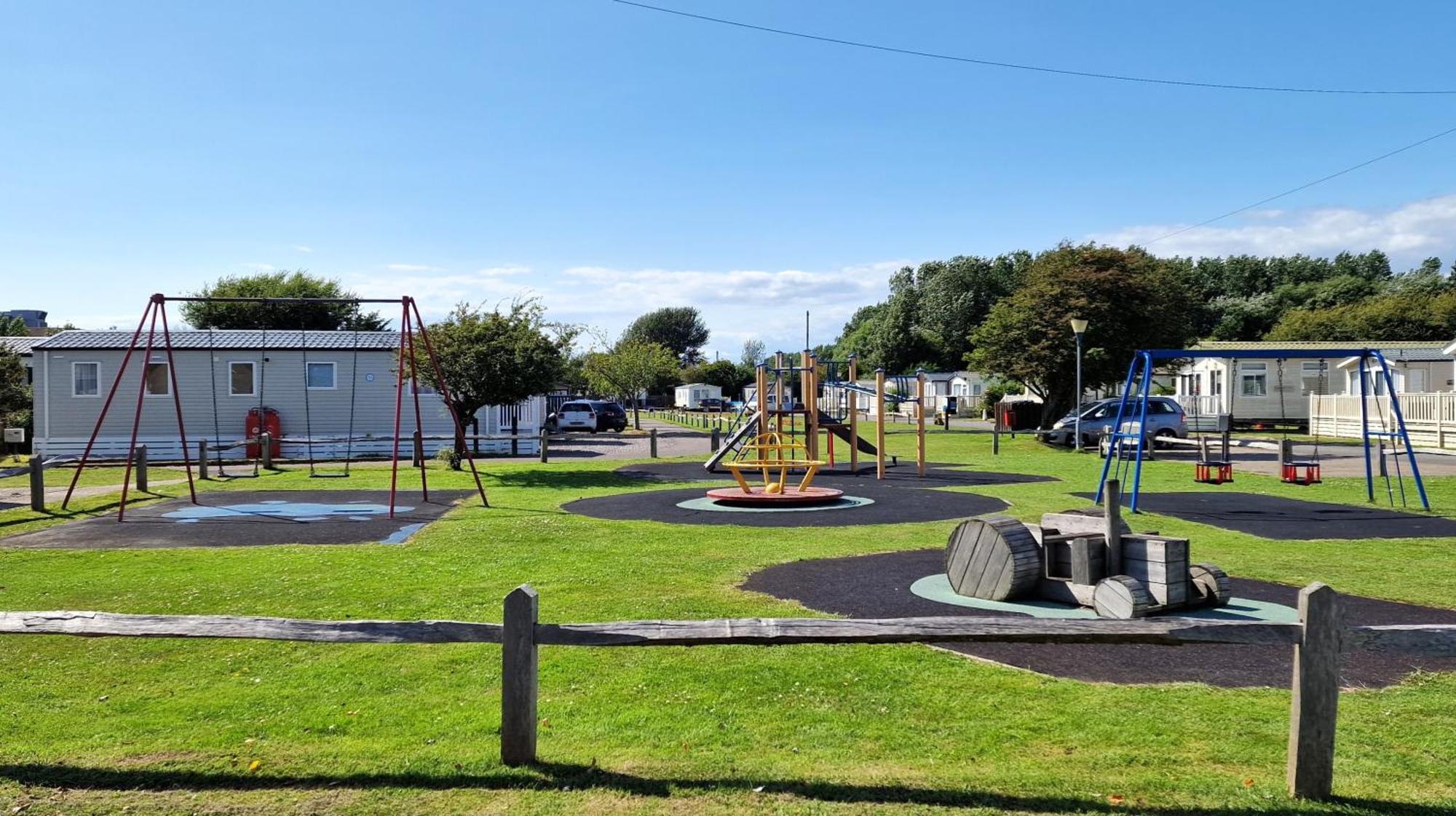 The Burrows Holiday Caravan, Seal Bay Selsey Exteriör bild